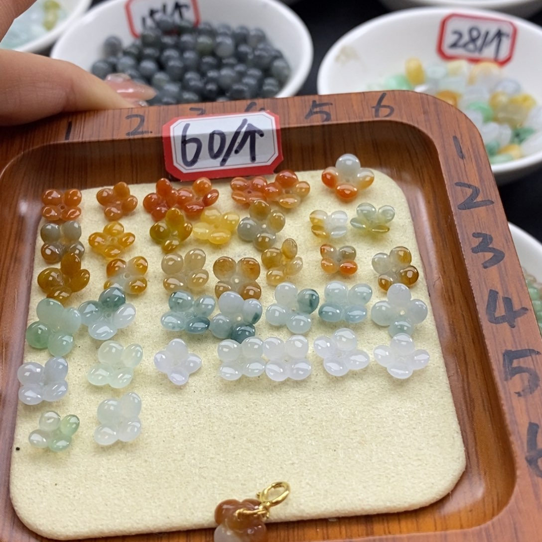 翡翠颈饰未镶嵌花花60一个可挑