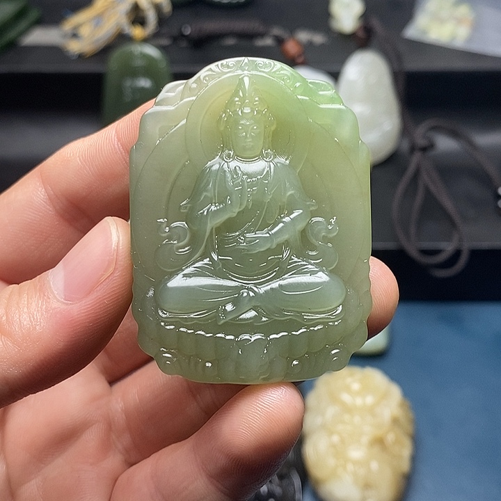 阿***信和田玉未镶嵌颈饰