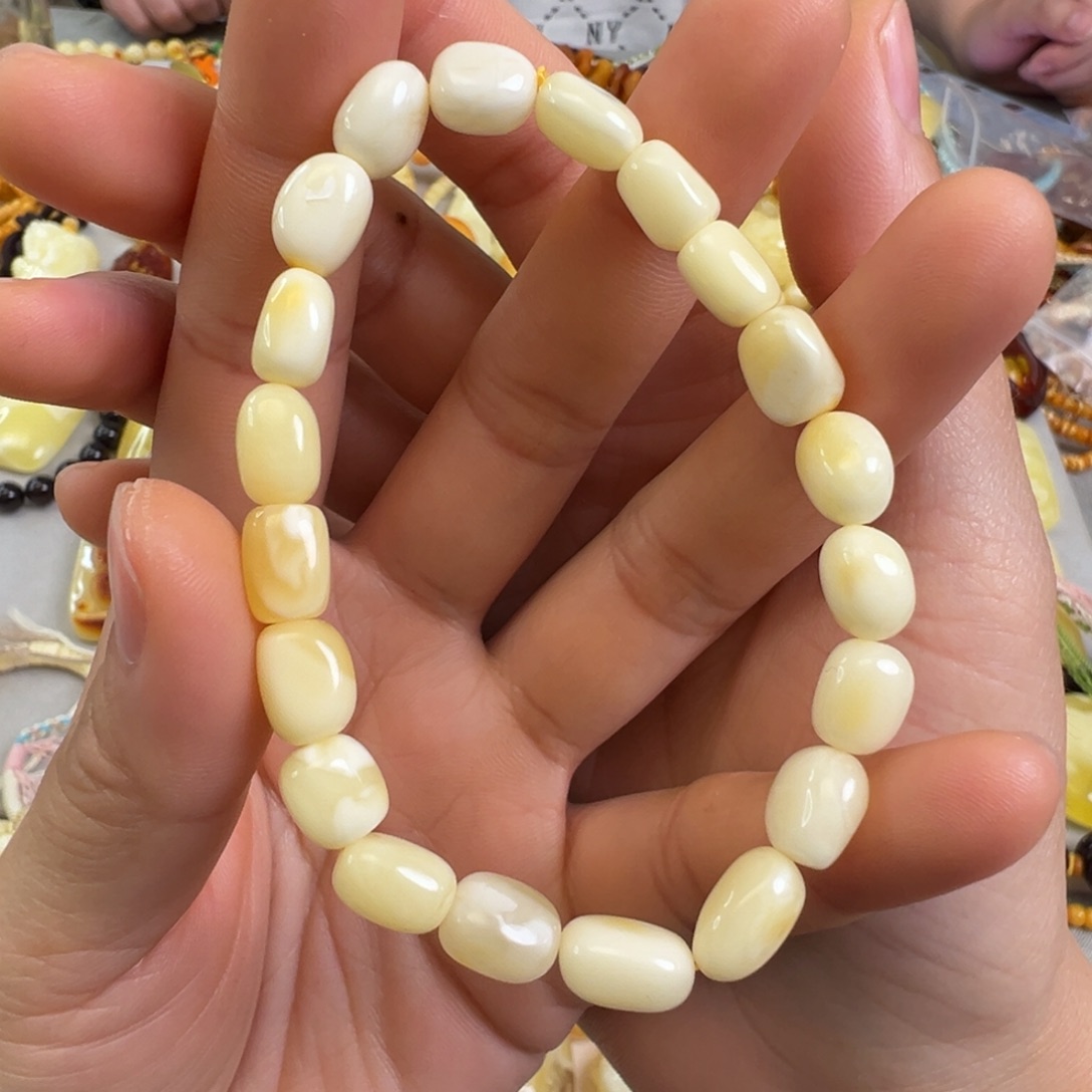 蜜蜡裸石未镶嵌蜜蜡