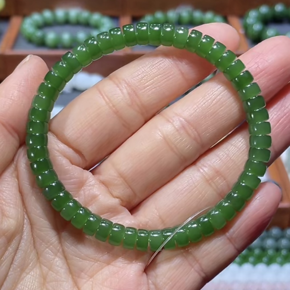 和田玉俄料碧玉阳绿手串6×4mm（药片）