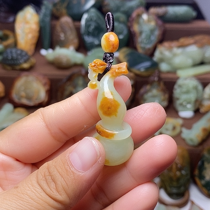 润***轩岫岩河磨玉（透闪石质玉）未镶嵌颈饰