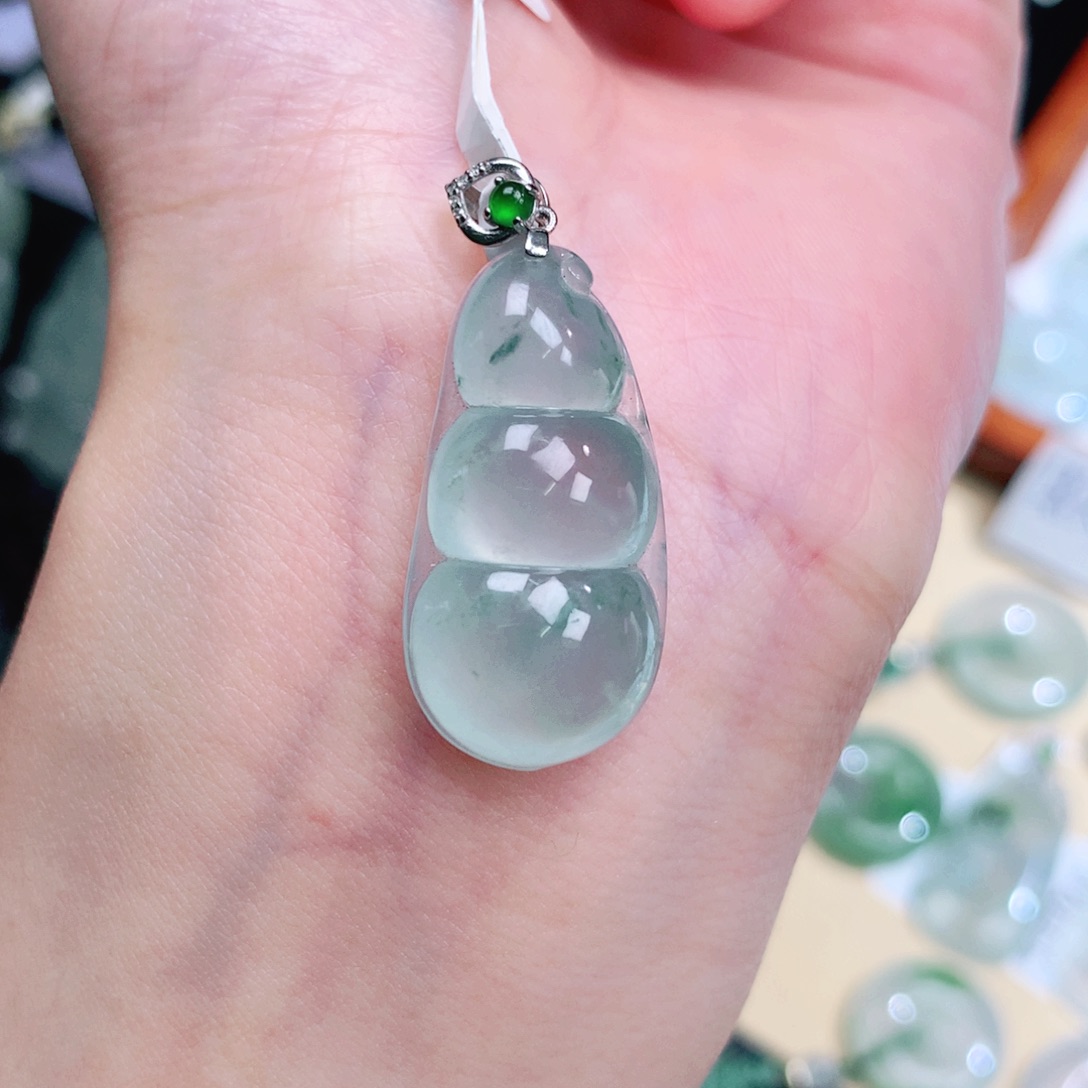 翡翠18K金镶嵌颈饰豆子