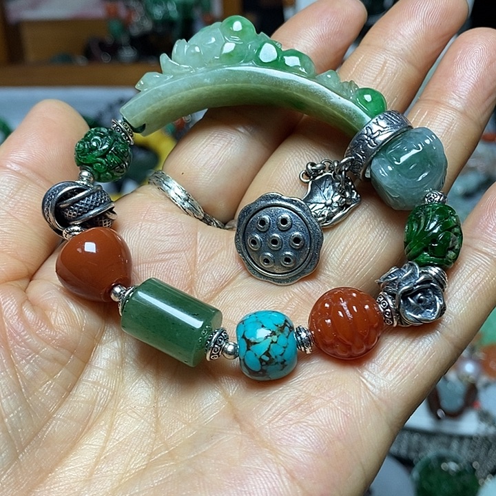 虹***宇翡翠未镶嵌吊坠(赠链)