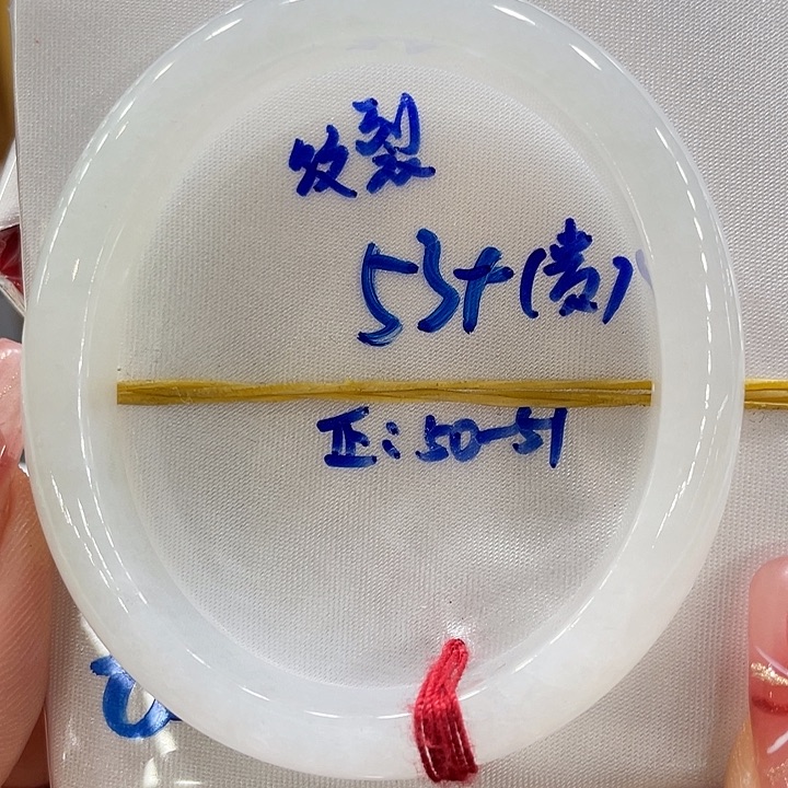 翡翠手镯未镶嵌翡翠手镯