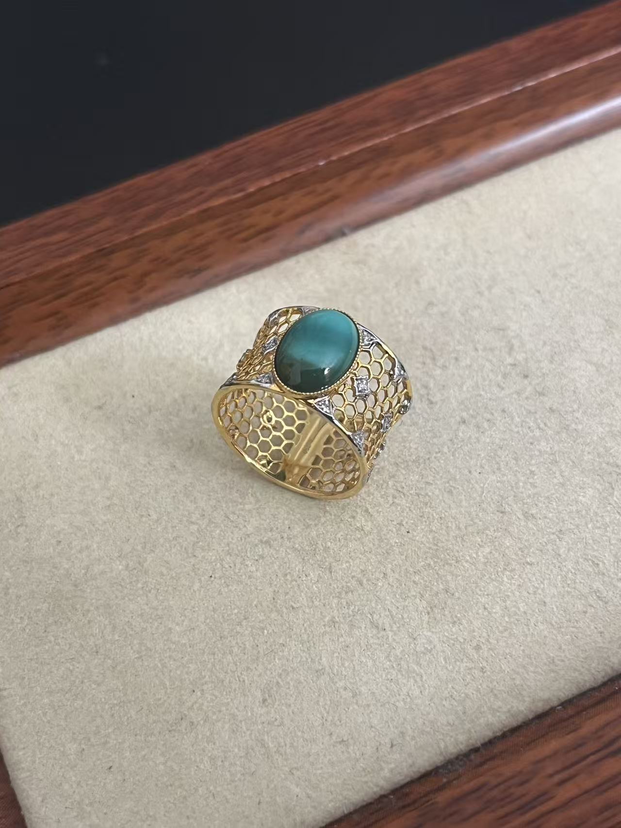 湖北天然原矿绿松石水波纹蛋面戒指