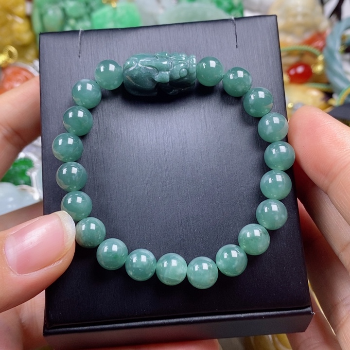 翡翠吊坠(赠链)未镶嵌