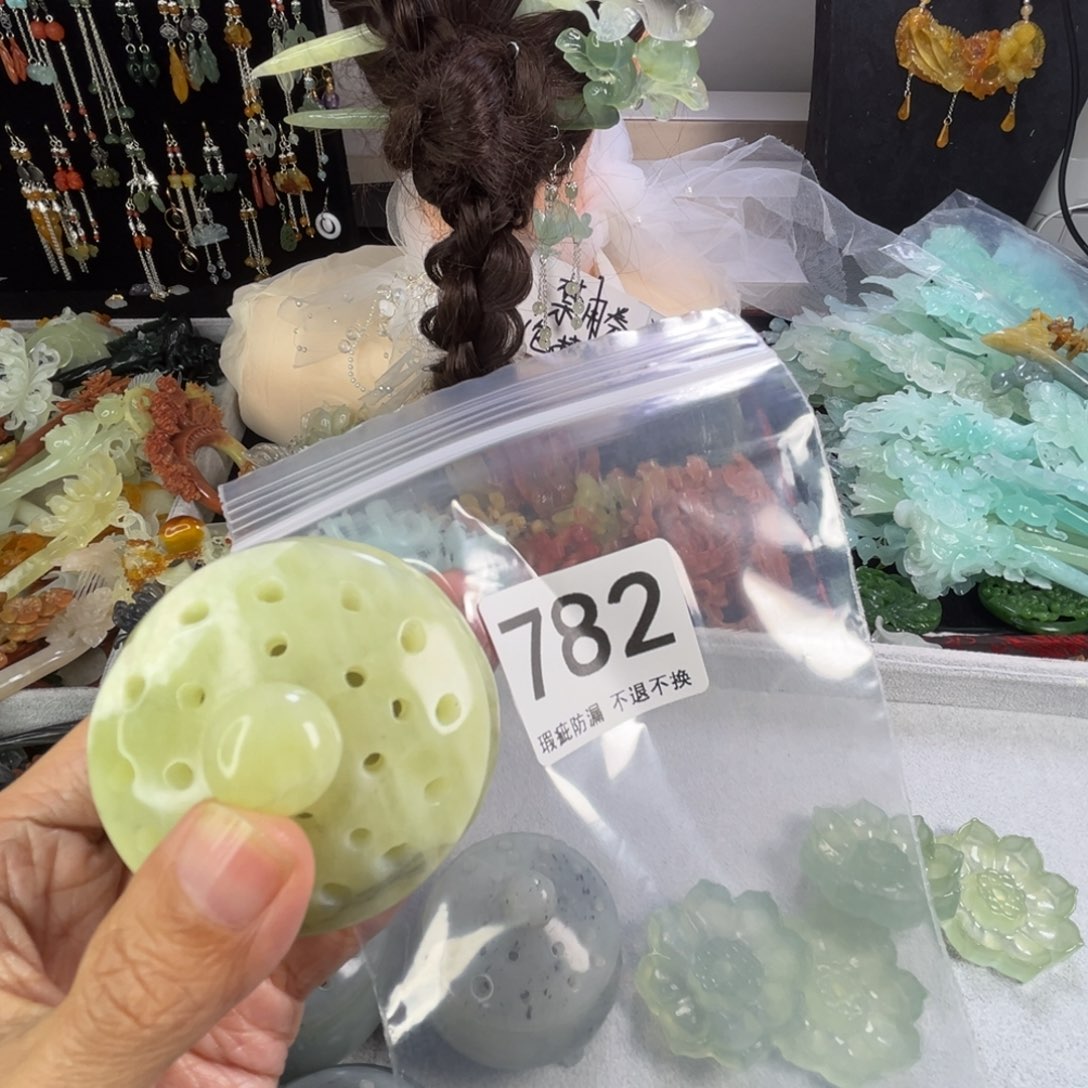 未镶嵌岫玉发饰田****志