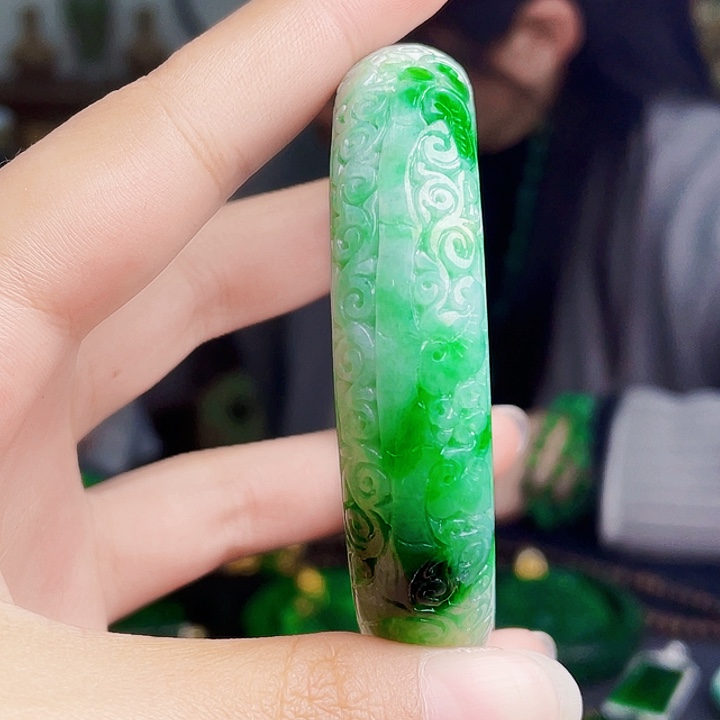 翡翠未镶嵌颈饰多样性58.7