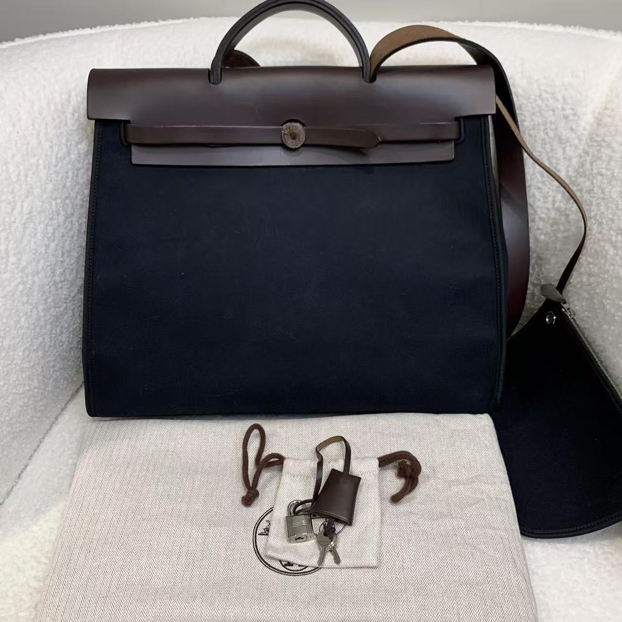 99新 Hermes/爱马仕 壹臻/黑拼巧克力色银扣herbag39框P/43881573