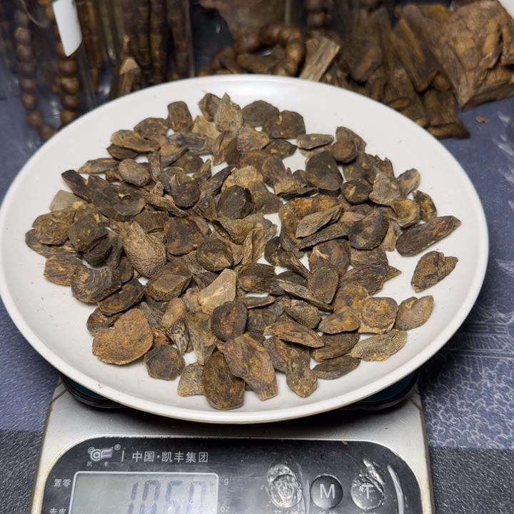 木寒****)海南白棋沉水树丁106克