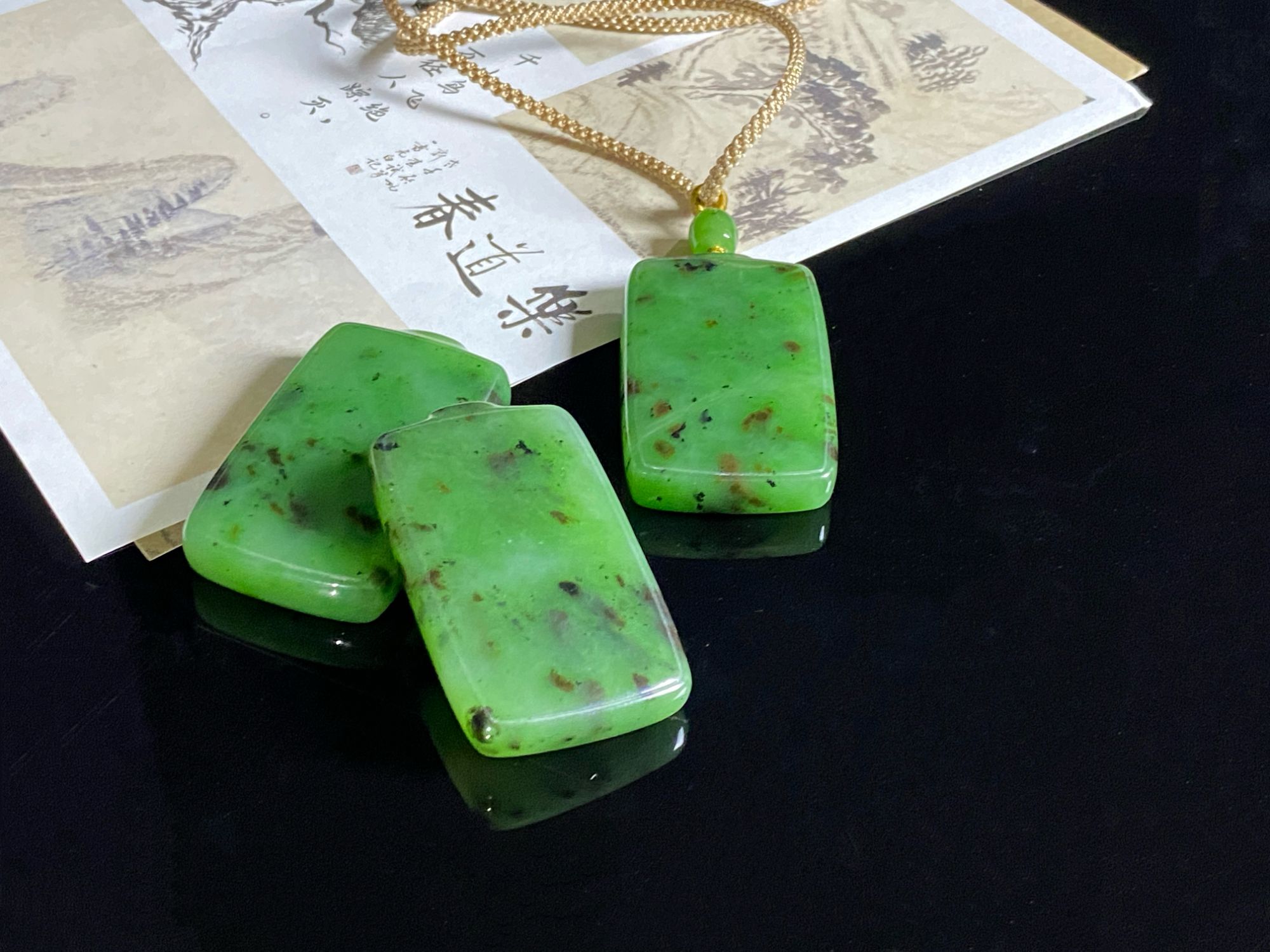 画屏 | 俄罗斯碧玉 聚红皮意境无事牌 约52*32*9.5mm-多样性发一