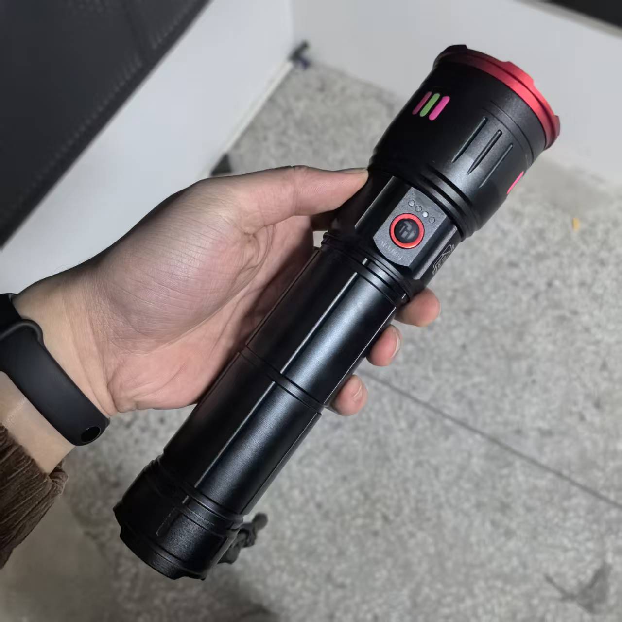 D60【大眼怪】超大灯芯加粗合金变焦远射户外强光手电筒