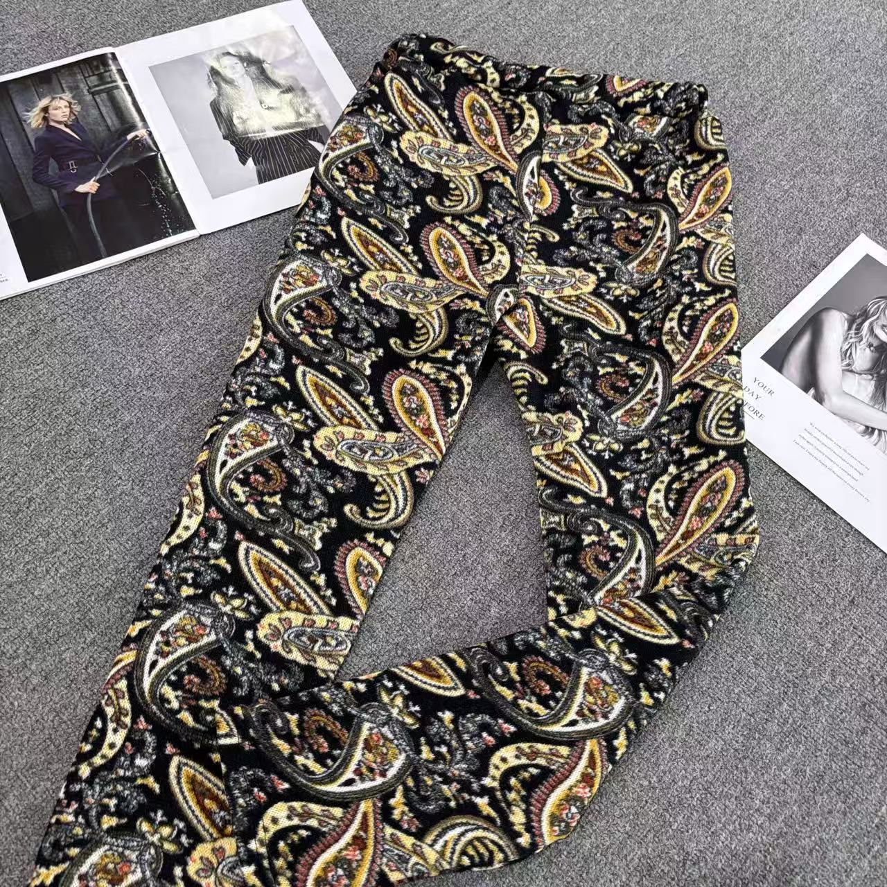 X116秋冬定制款加厚磨毛针织印花打底裤