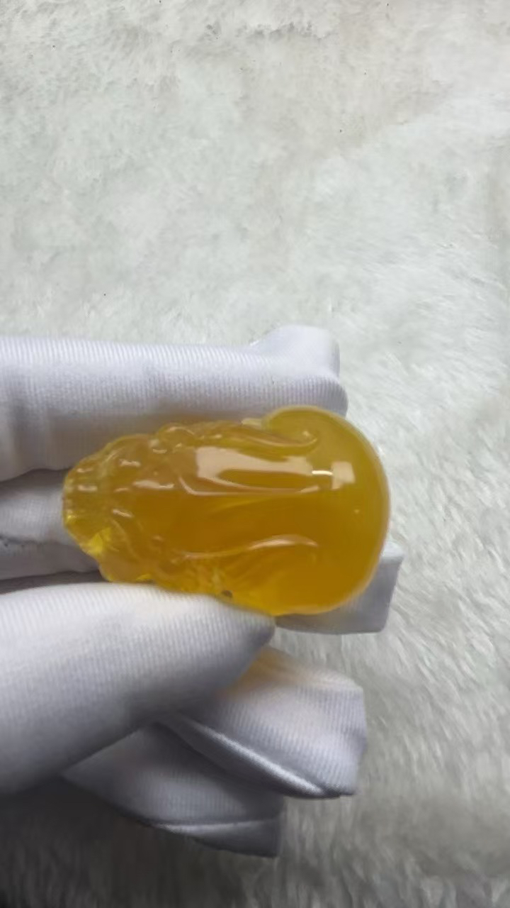 纯天然琥珀蜜蜡蜜糖色招财貔貅