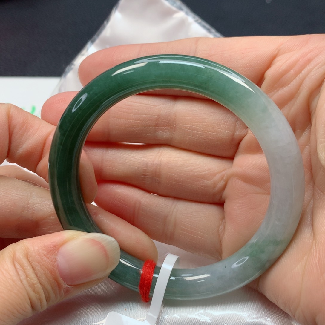 翡翠手镯未镶嵌54圈