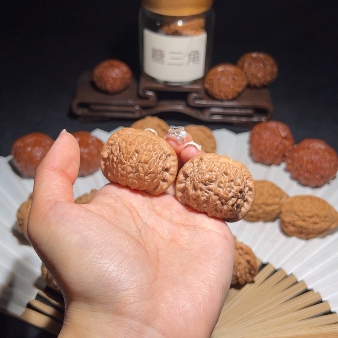 文玩核桃吊坠40血麒麟