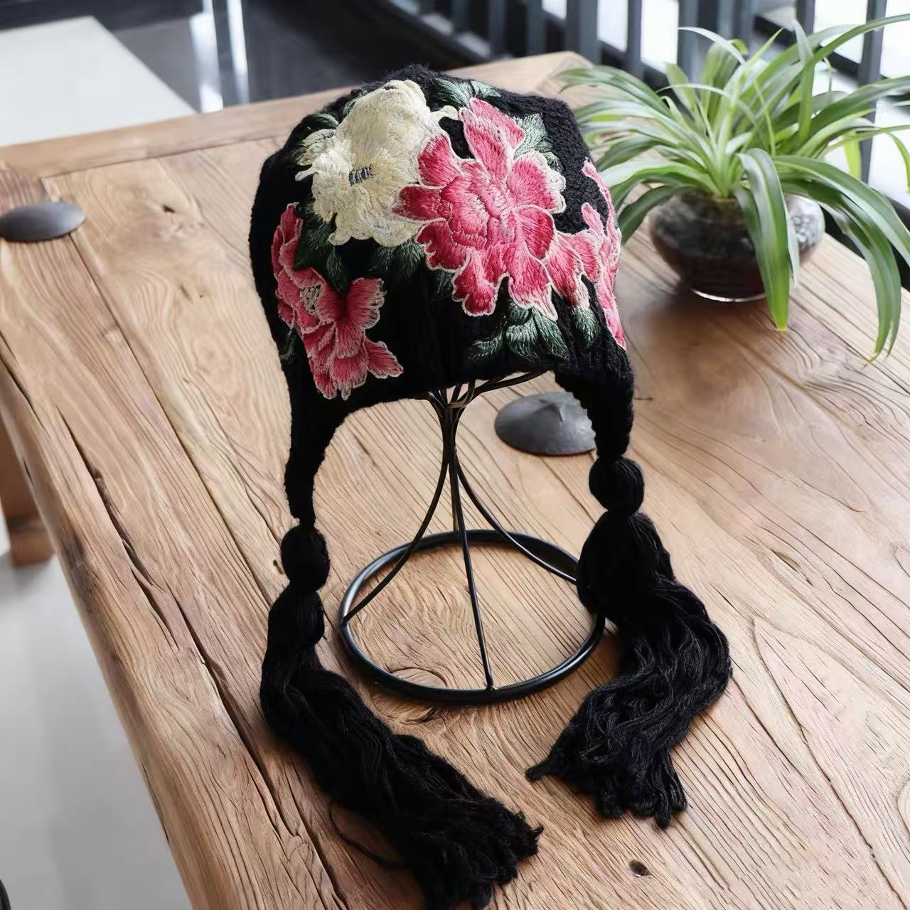 民族风重工刺绣毛线帽秋冬保暖手工针织流苏护耳帽