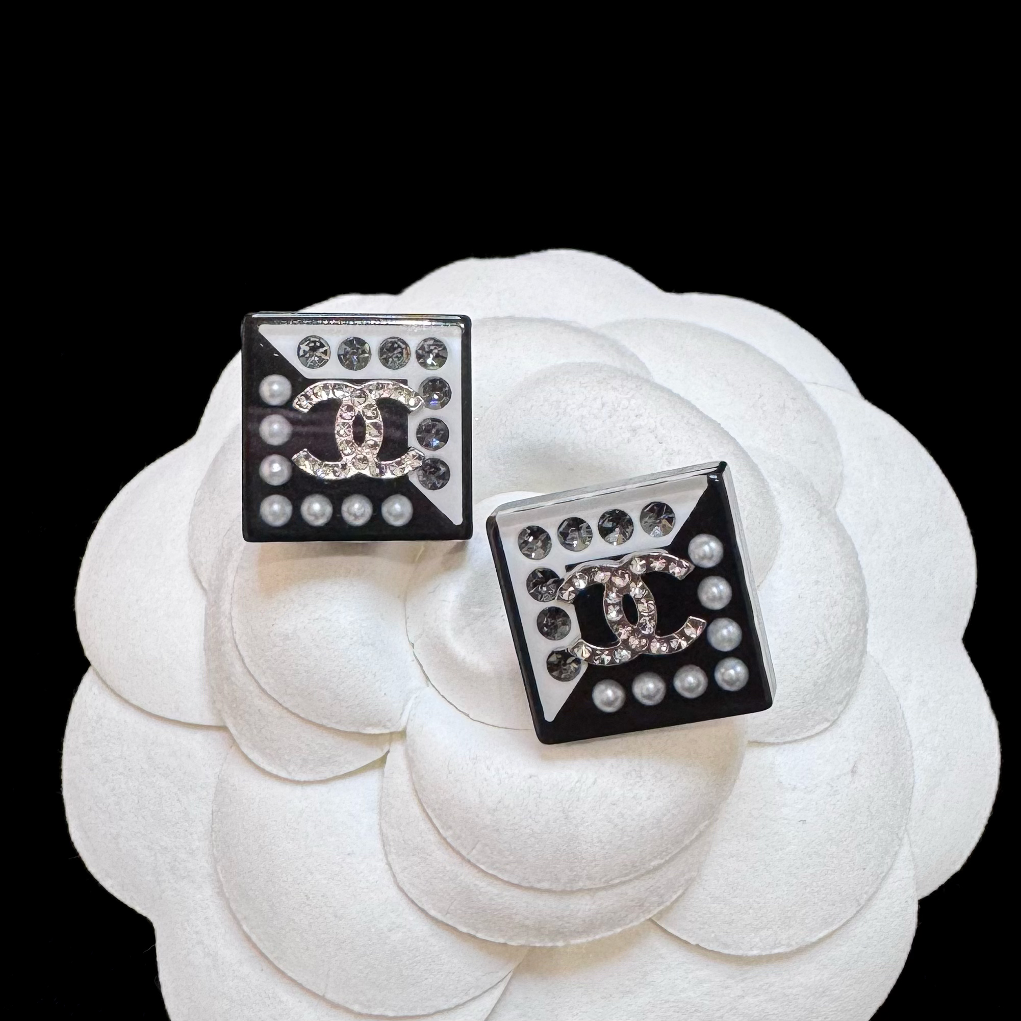 95新 Chanel/香奈儿 亚克力太极双拼方块耳钉 72529140