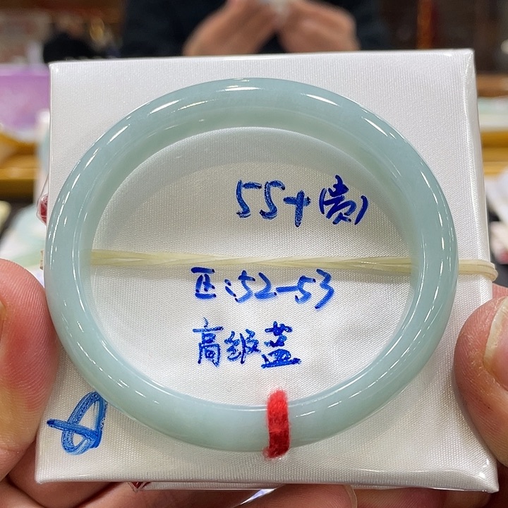 翡翠手镯未镶嵌贤**姐翡翠