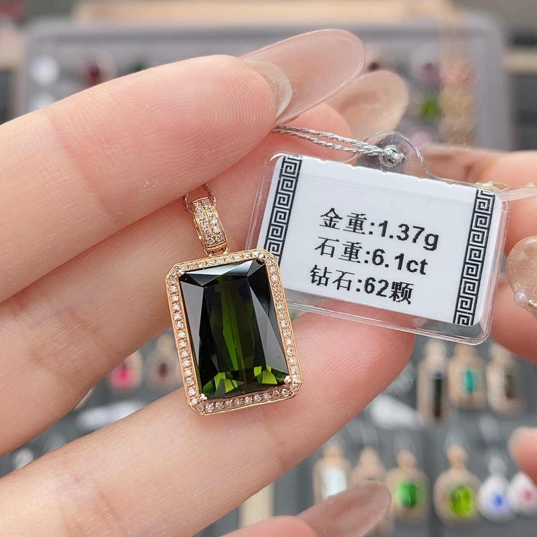 碧玺颈饰18K金镶嵌6.1。