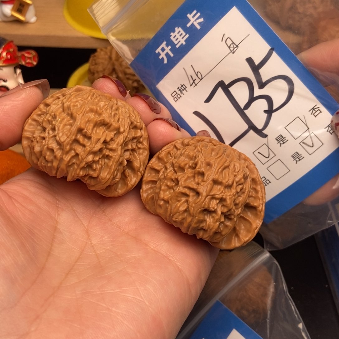 桃核吊坠核桃白狮子