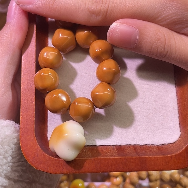 小***柒吊坠猴头核桃猴头星星款手捻设计款