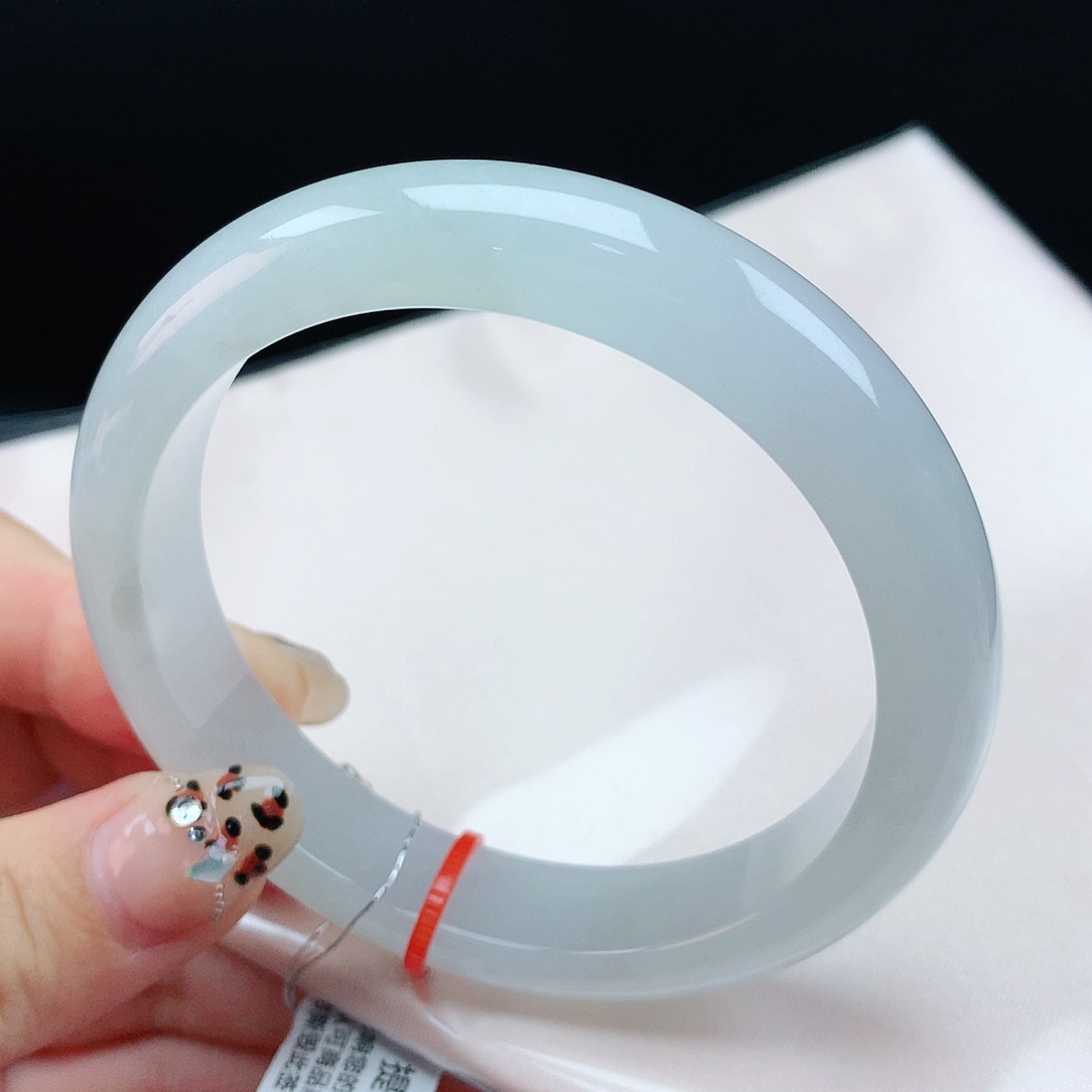 翡翠手镯未镶嵌59圈