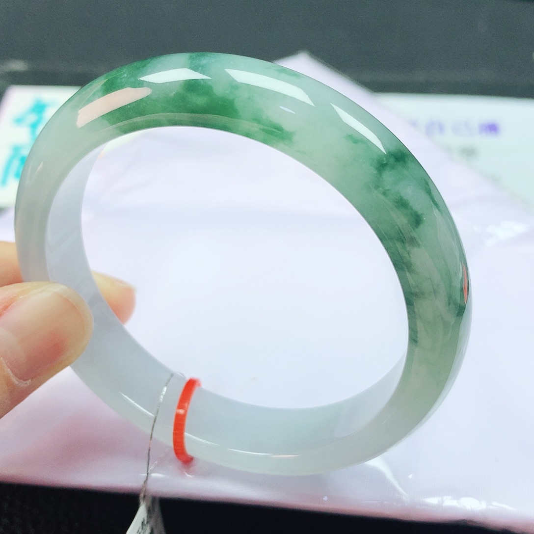 翡翠手镯未镶嵌57圈