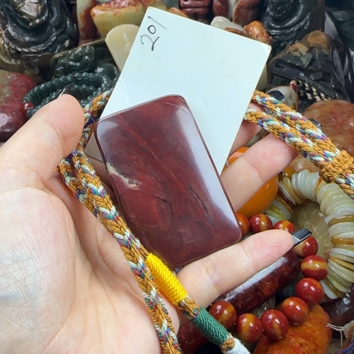 透闪石质玉未镶嵌珠宝奇石
