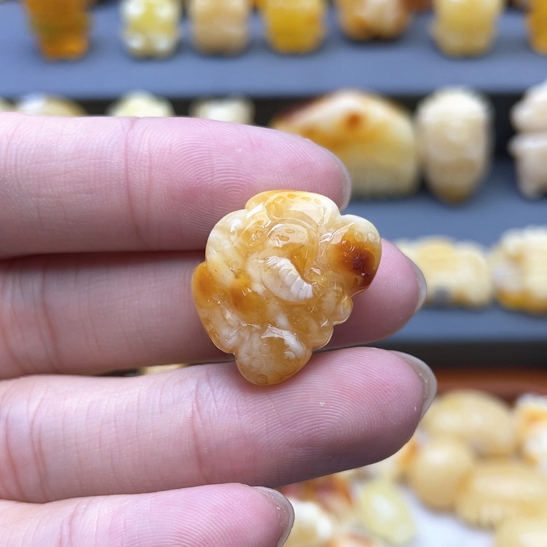 琥珀裸石未镶嵌蜜蜡