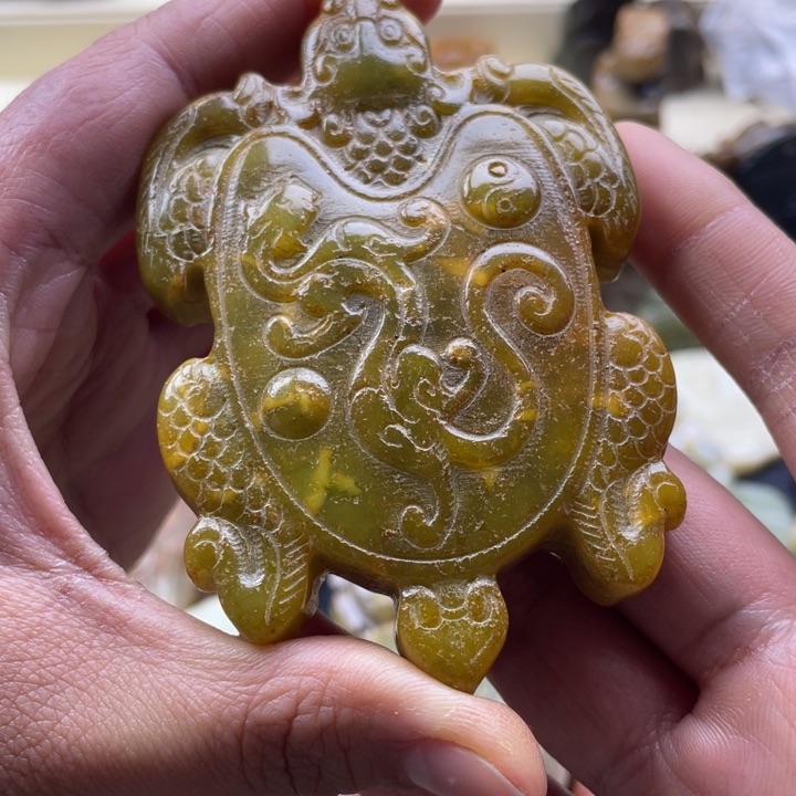 蛇纹石玉颈饰未镶嵌