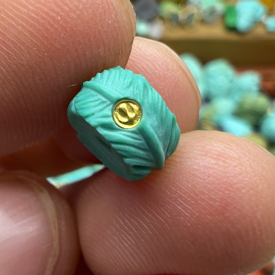 绿松石颈饰未镶嵌