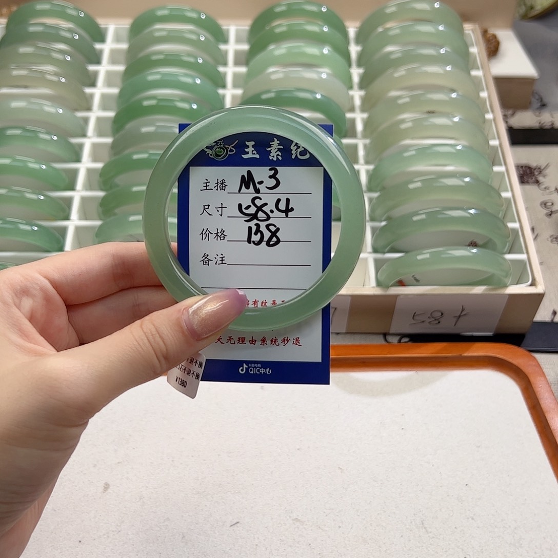 东陵石手镯未镶嵌小***生
