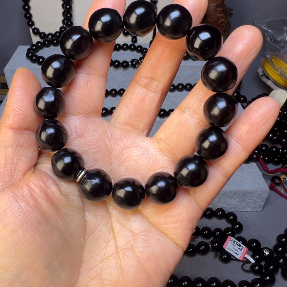 陈***君精品手串卡14.3毫米16颗籽黑色手串