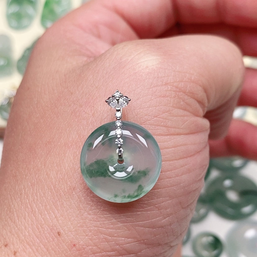 【闪购商品】颈饰18K金镶嵌翡翠