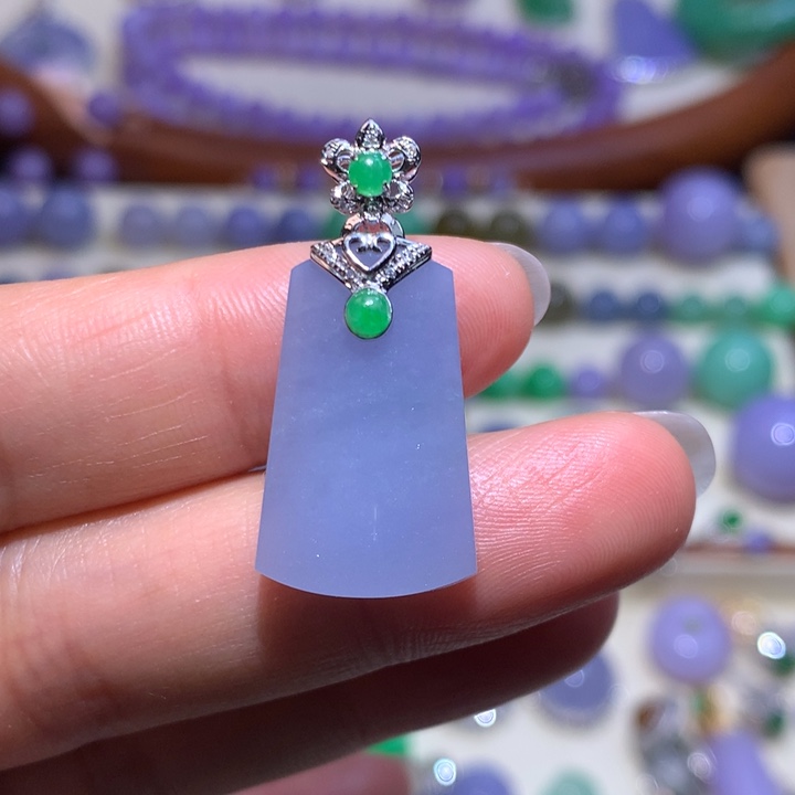 翡翠颈饰18K金镶嵌紫我事牌