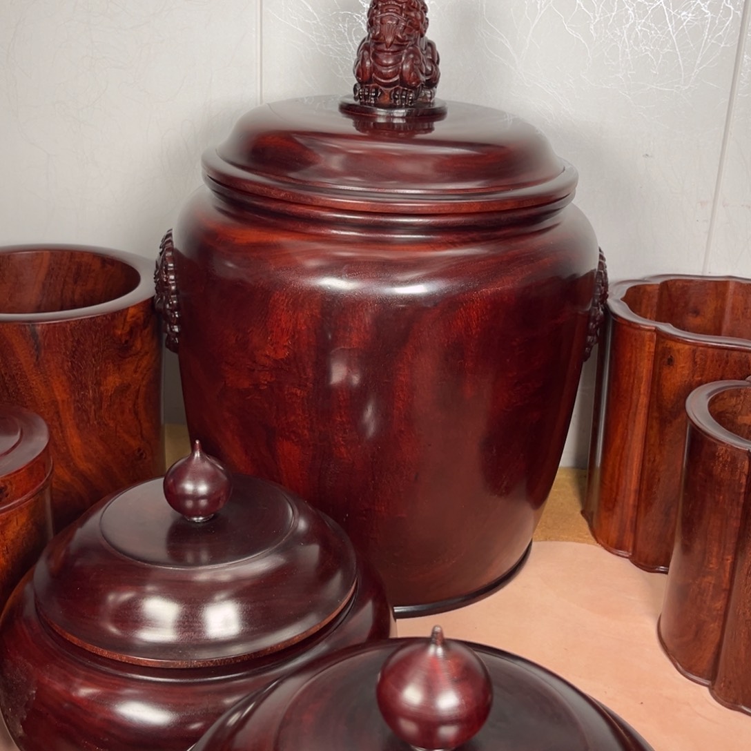 檀香木的*小叶大毕业罐