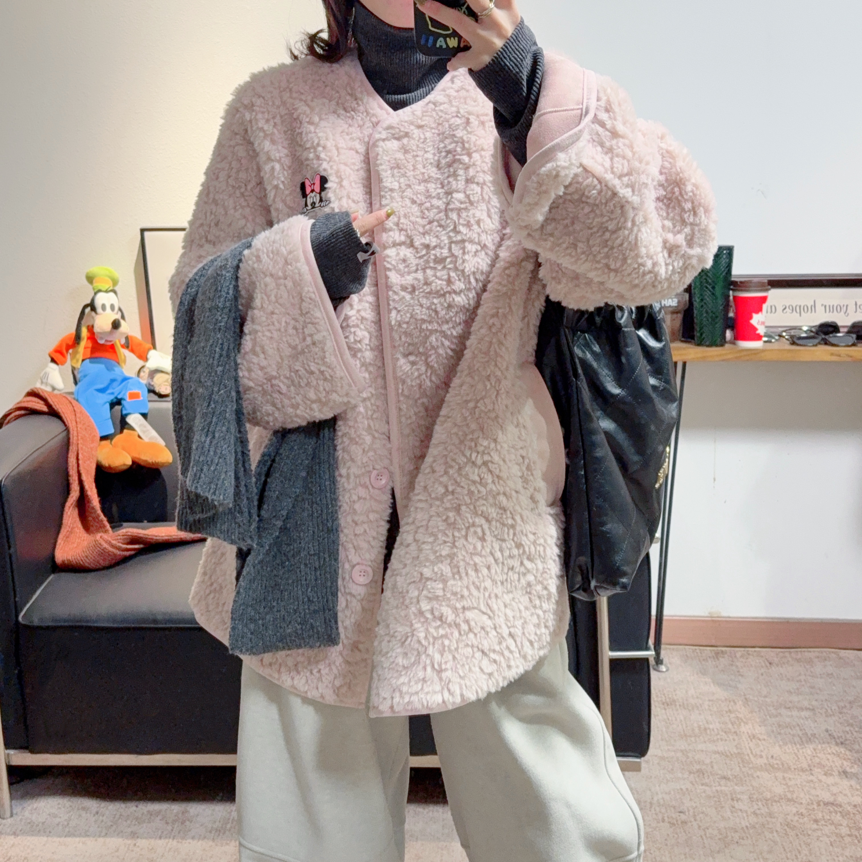 2025冬季新款超洋气浅粉色卡通圆领羊羔绒外套女宽松显瘦保暖减龄