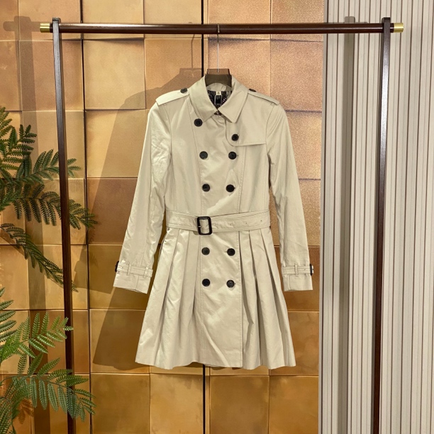 Burberry卡其色双排扣系腰带风衣/38码/99新/26211