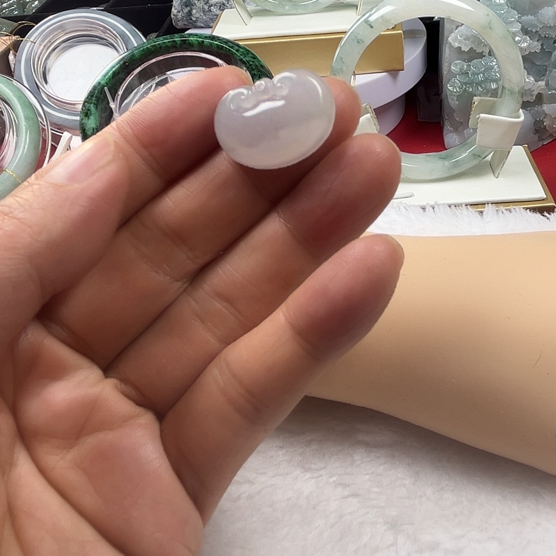 颈饰未镶嵌翡翠如意锁