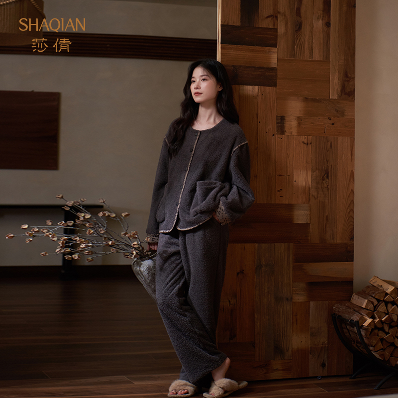 莎倩半边绒睡衣女秋冬季新款加绒加厚珊瑚绒保暖可外穿家居服套装