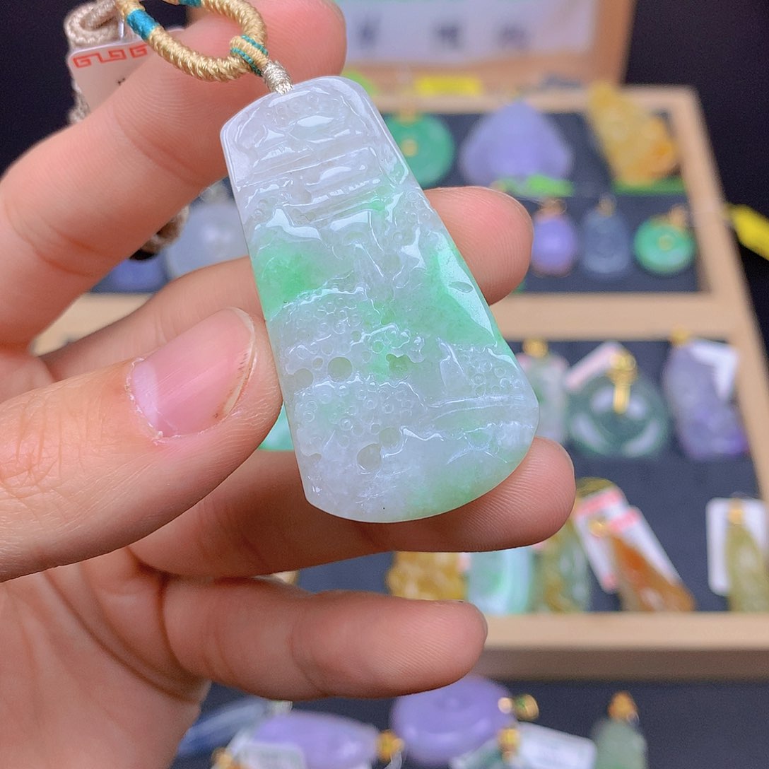 翡翠颈饰未镶嵌翡翠