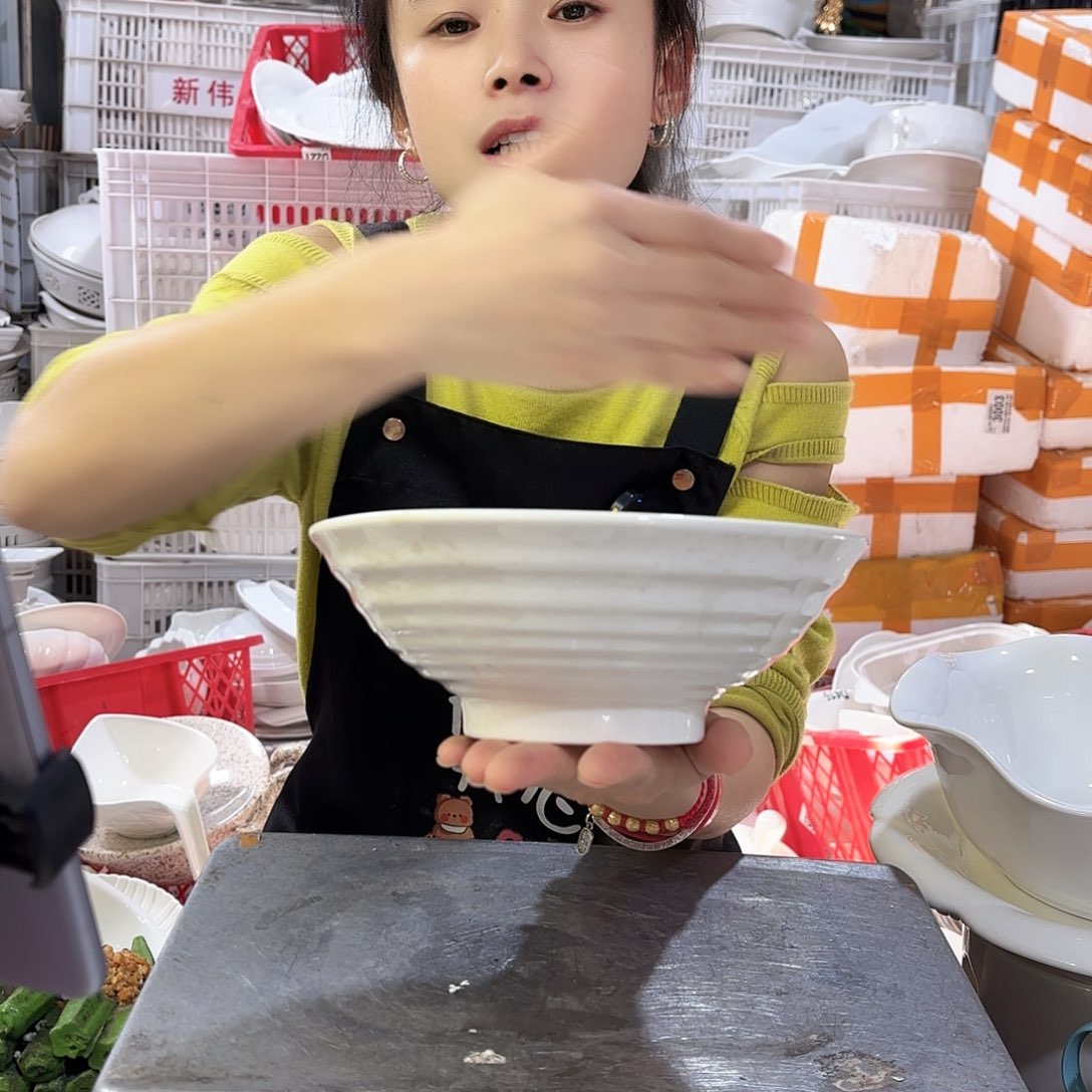 盘微瑕产品………八寸斗笠面碗四个