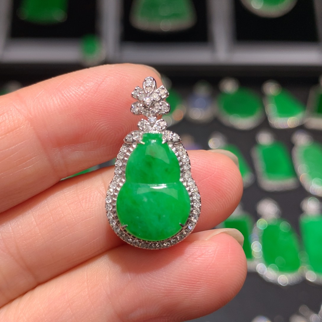 翡翠颈饰18K金镶嵌翡翠