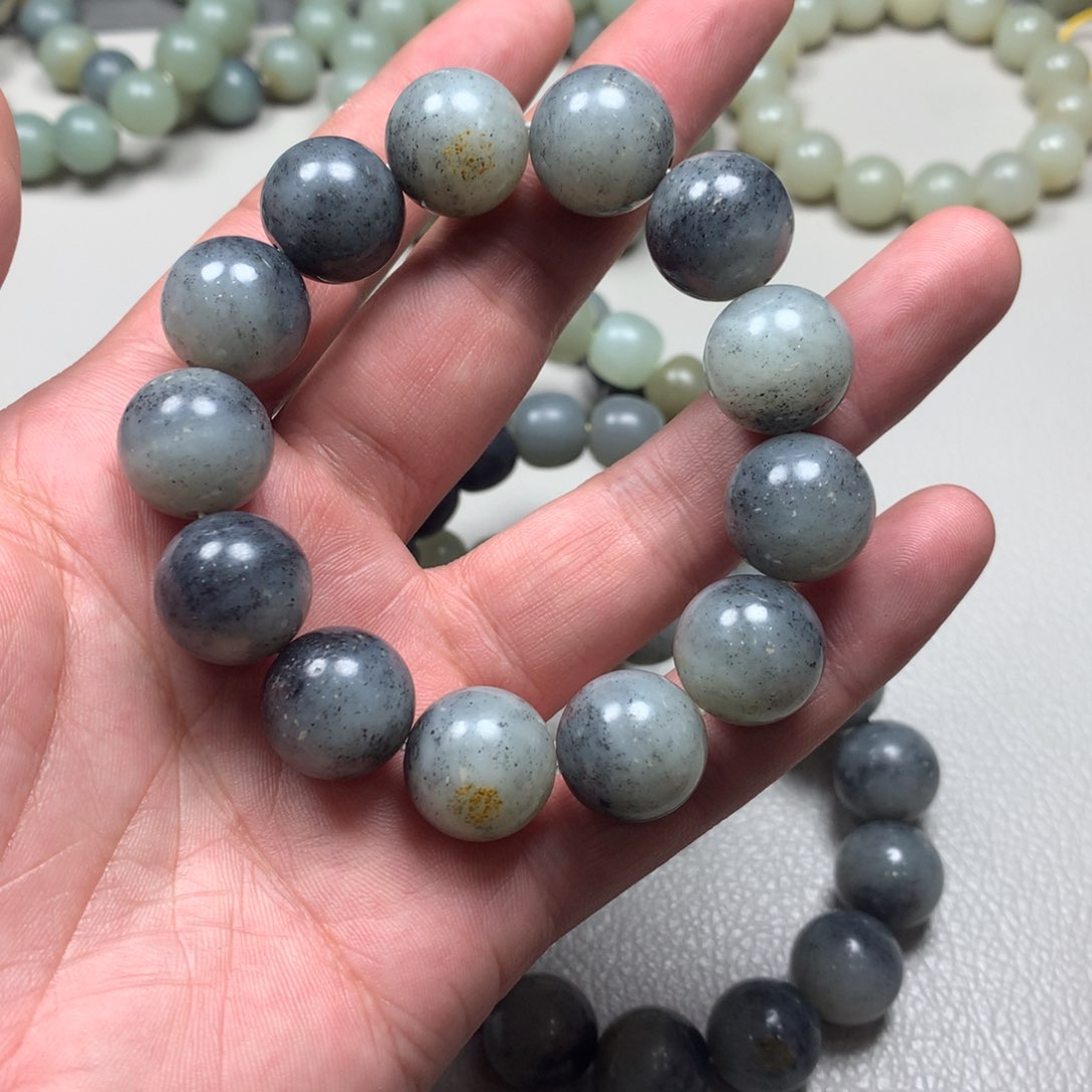 未镶嵌和田玉手链