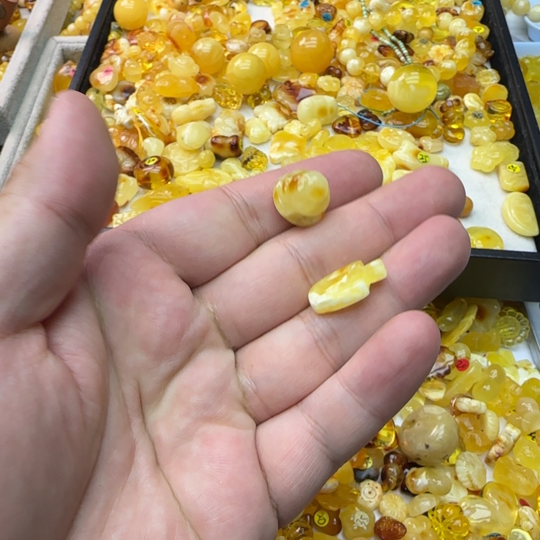 琥珀未镶嵌裸石2.3克一组