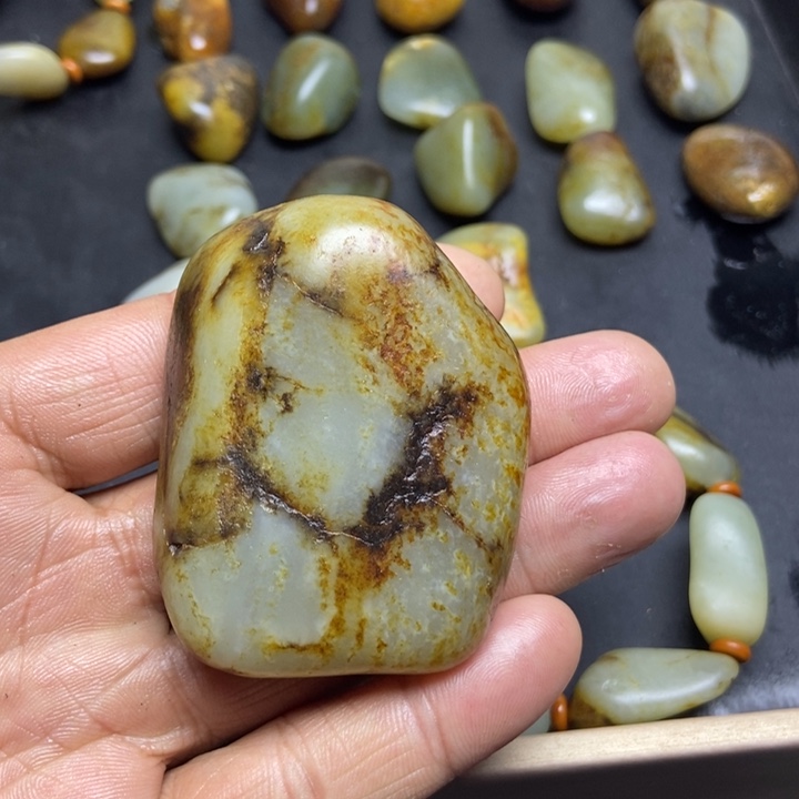 名***剑和田玉（糖玉）未镶嵌珠宝奇石