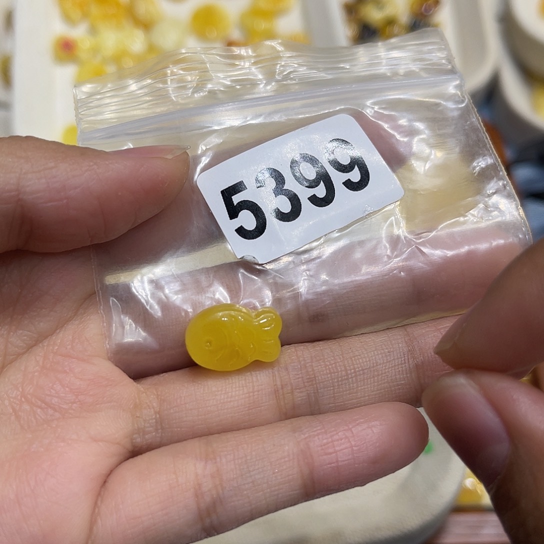 琥珀未镶嵌裸石蜜蜡