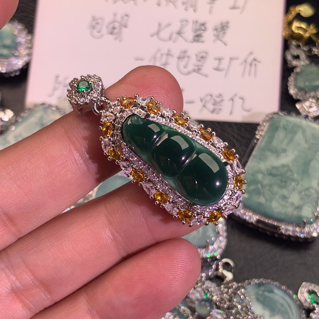 翡翠颈饰未镶嵌福豆