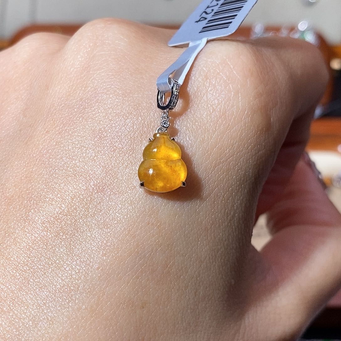 翡翠吊坠(不含链)18K金镶嵌葫芦滴溜
